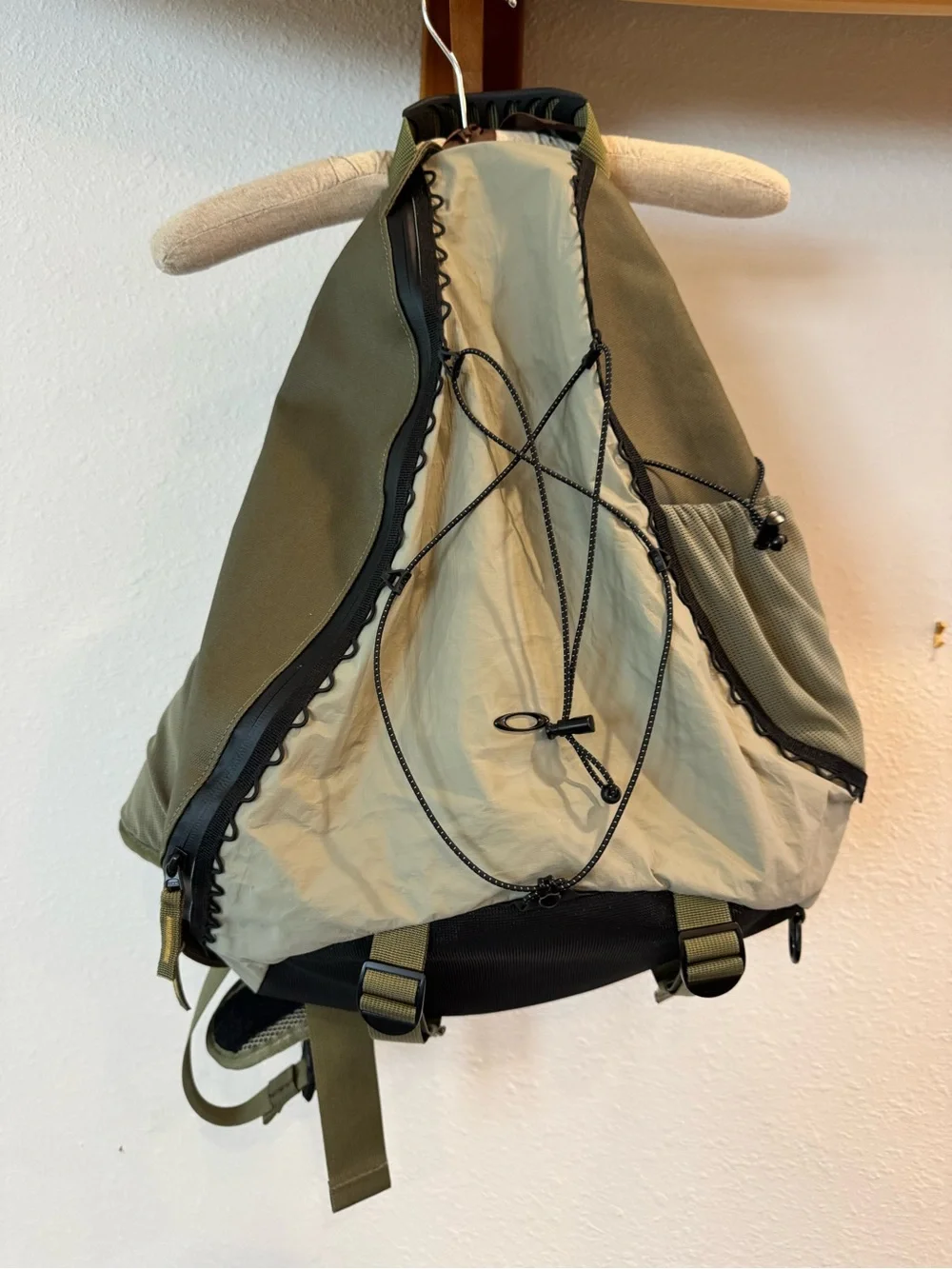 Oakley 12L Boulder Green Latitude Sling Pack